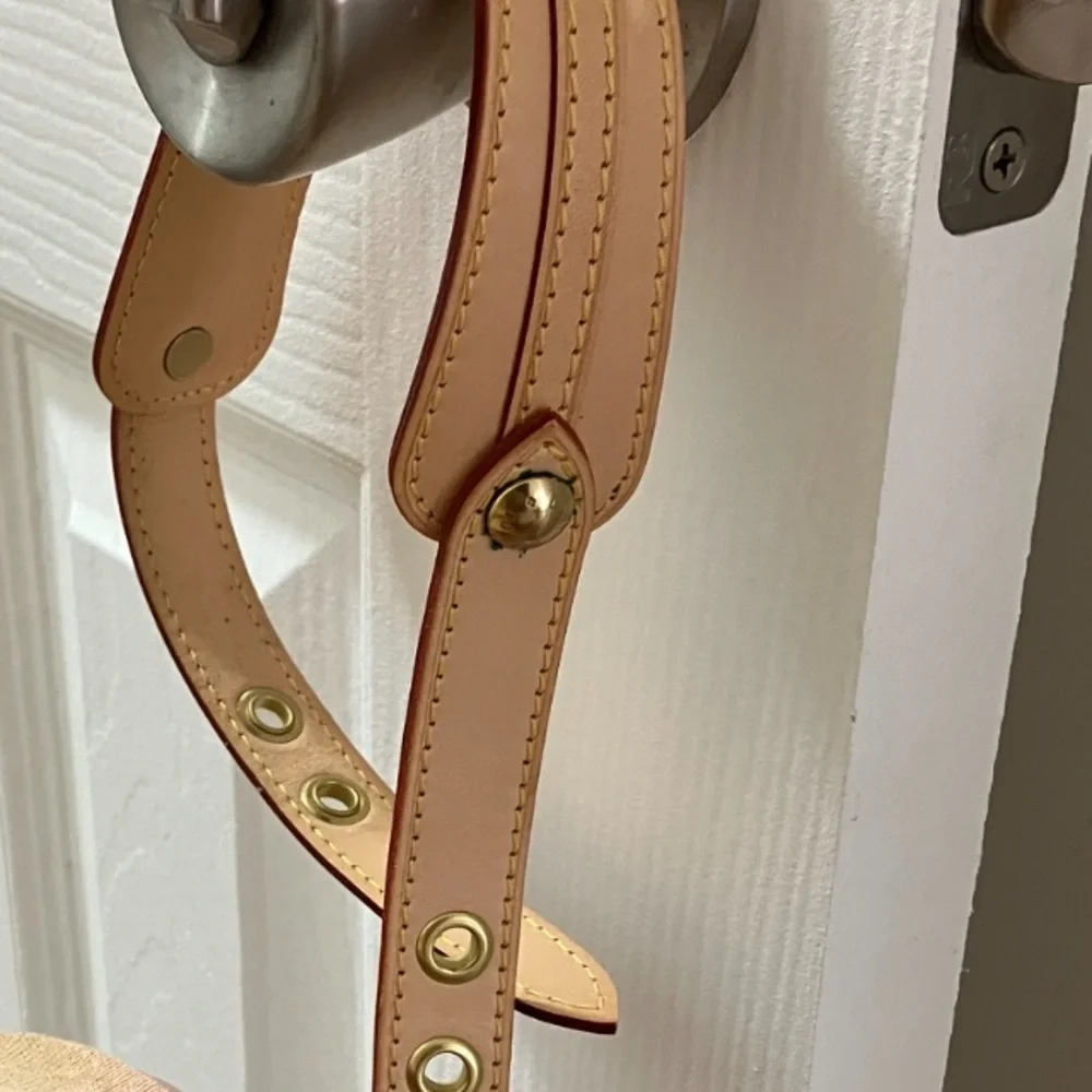 Authentic Louis Vuitton Leonor. Extra Strap Included. - Picture 10 of 10